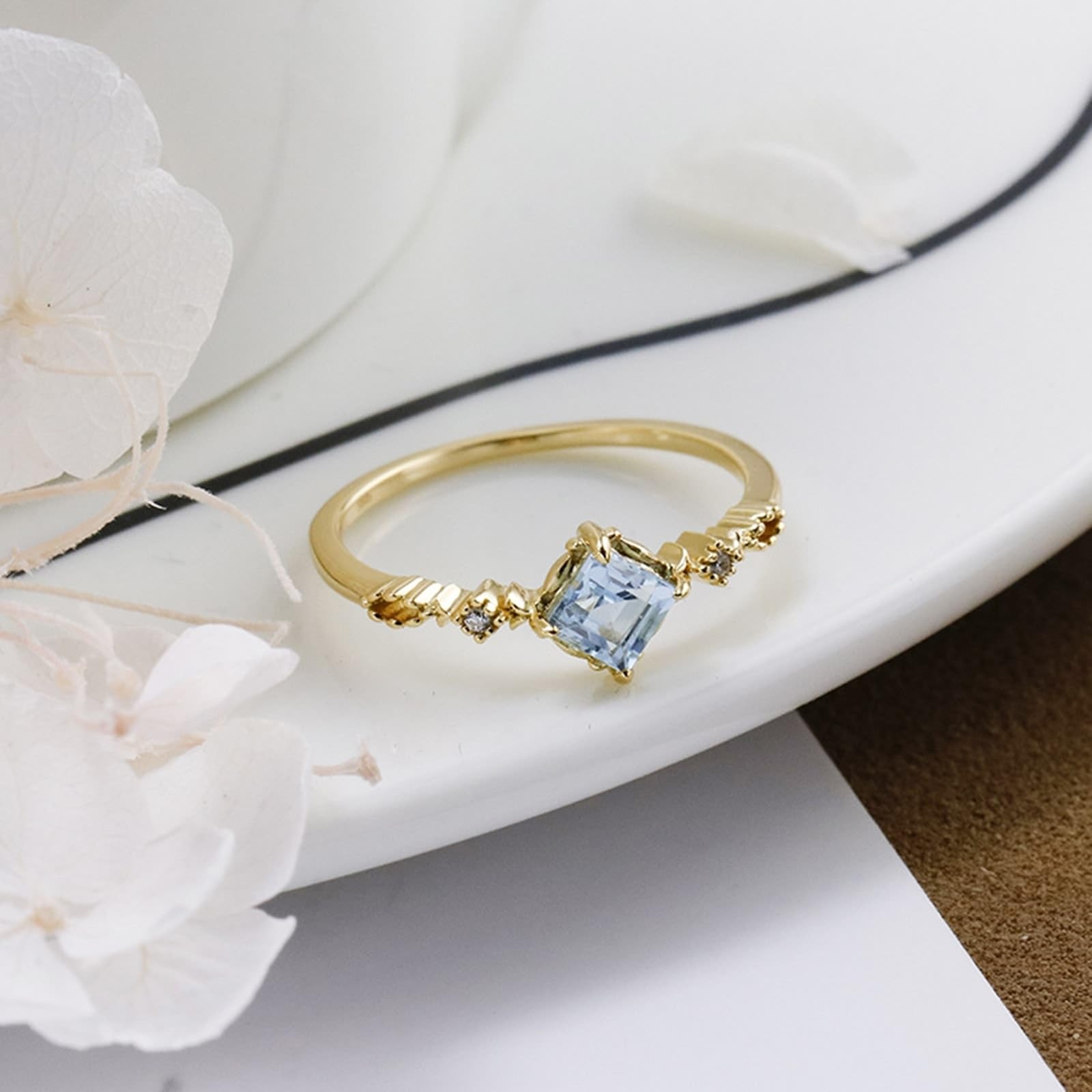 Anillo de boda de oro amarillo de 9 K/14 K/18 K con topacio azul claro cuadrado en 4 garras