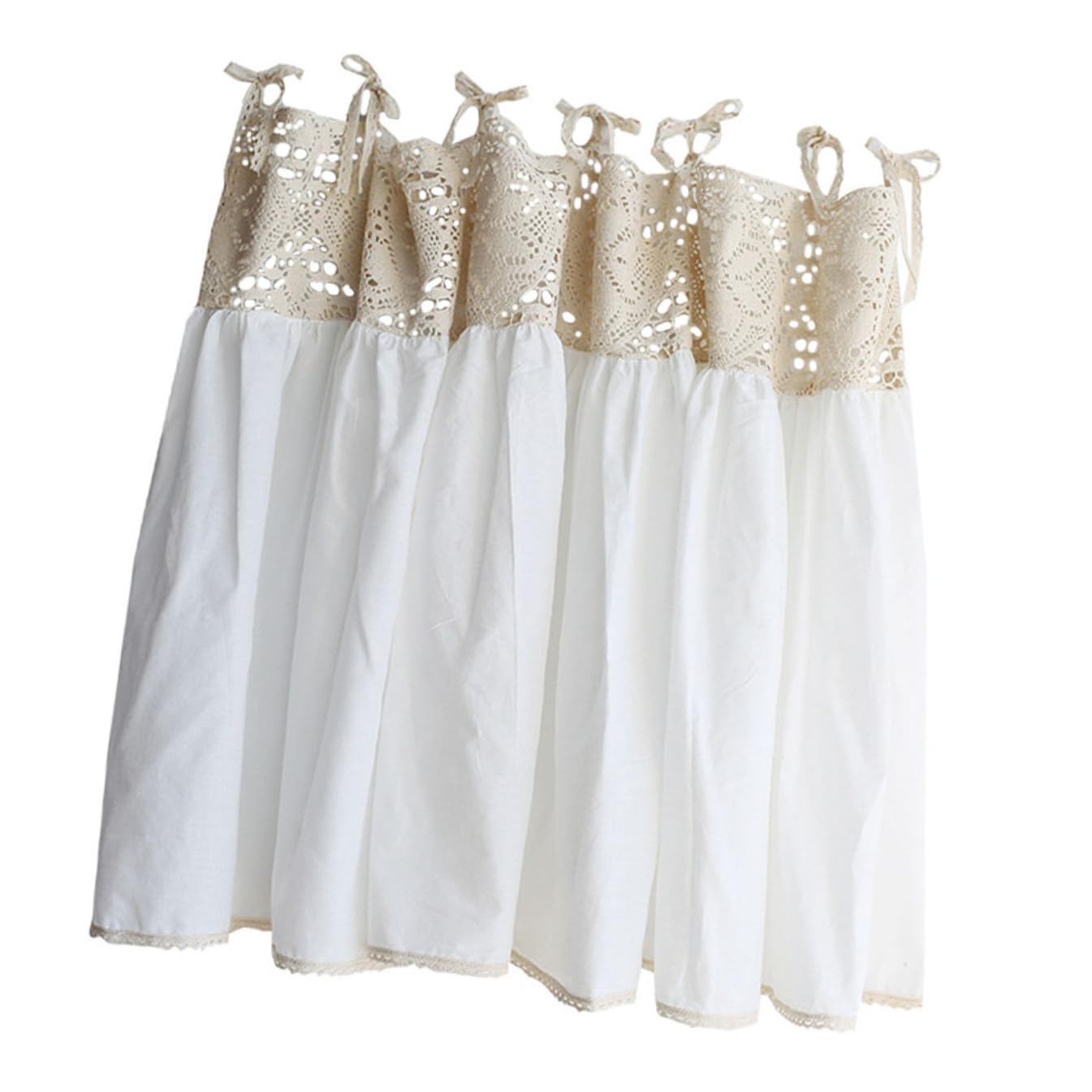 Demi-rideau en coton blanc pour créer une ambiance romantique dans la cuisine