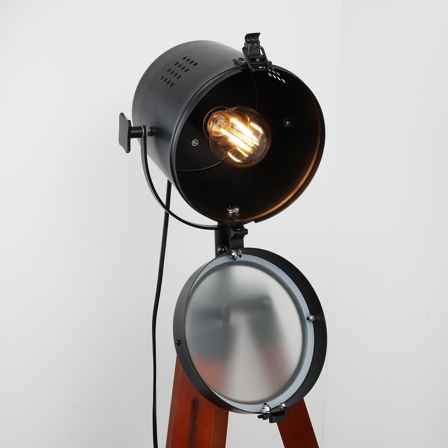 Alpinaluz Lámpara de Pie con Trípode de Madera Natural y Cabezal Negro Mate con Cristal Opaco, Altura Ajustable, Estilo Vintage Retro Cinema, Casquillo E27 para Salón y Dormitorio