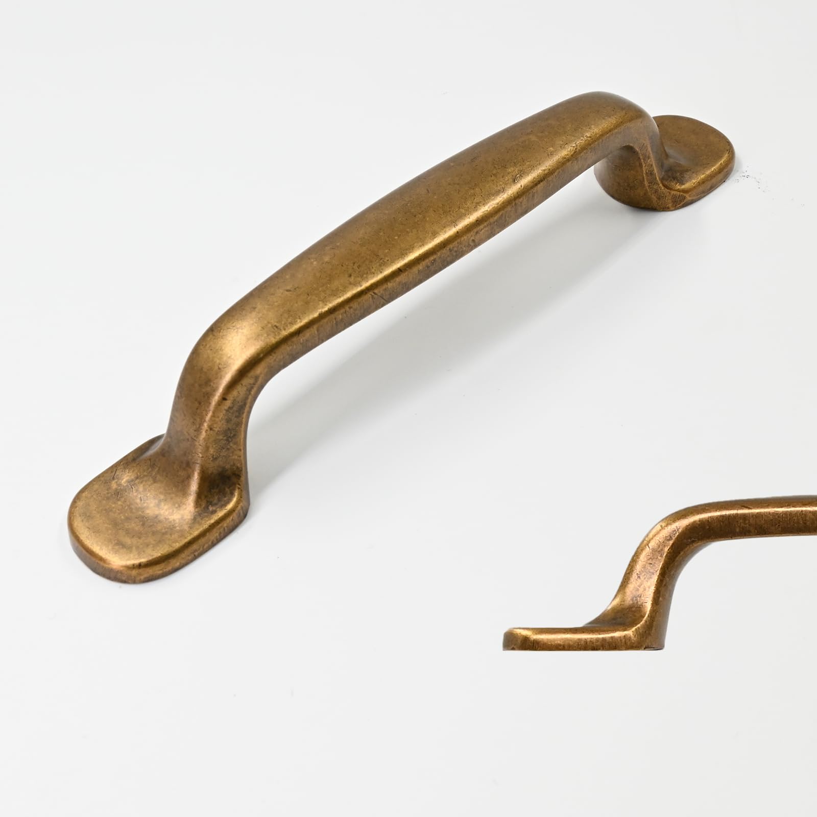 Amerdeco 10 Pack Antique Brass Retro Cabinet Pulls 3.75 Inch(96mm) Hole Centers Kitchen Cabinet Handles Solid Zinc Alloy Cabinet Hardware Drawer Pulls AM009 — image 1