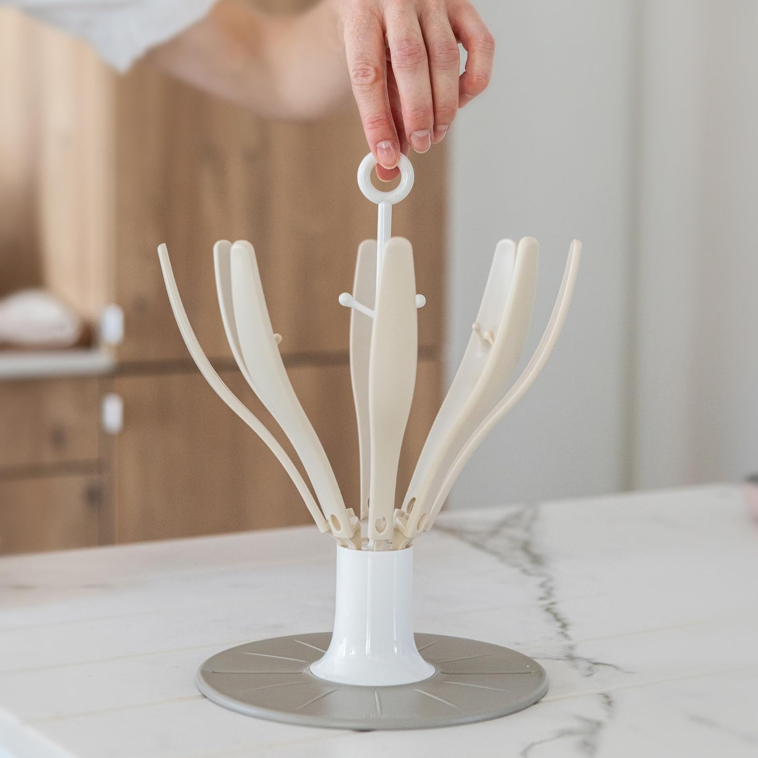 BÉABA Asciuga Biberon Arbre Flower – Pieghevole, Capacità 8 Biberon e Accessori, Compatto e Nomade, Facile da Riporre, Ideale per Viaggi – Argilla
