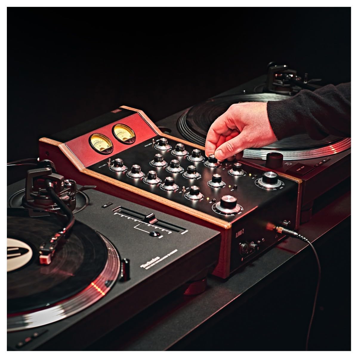 G4M 2-Kanal-DJ-Rotationsmischpult | Reiner analoger Signalweg für warmen, natürlichen Klang, glatte Rotationsfader für präzise, hochwertige Steuerung