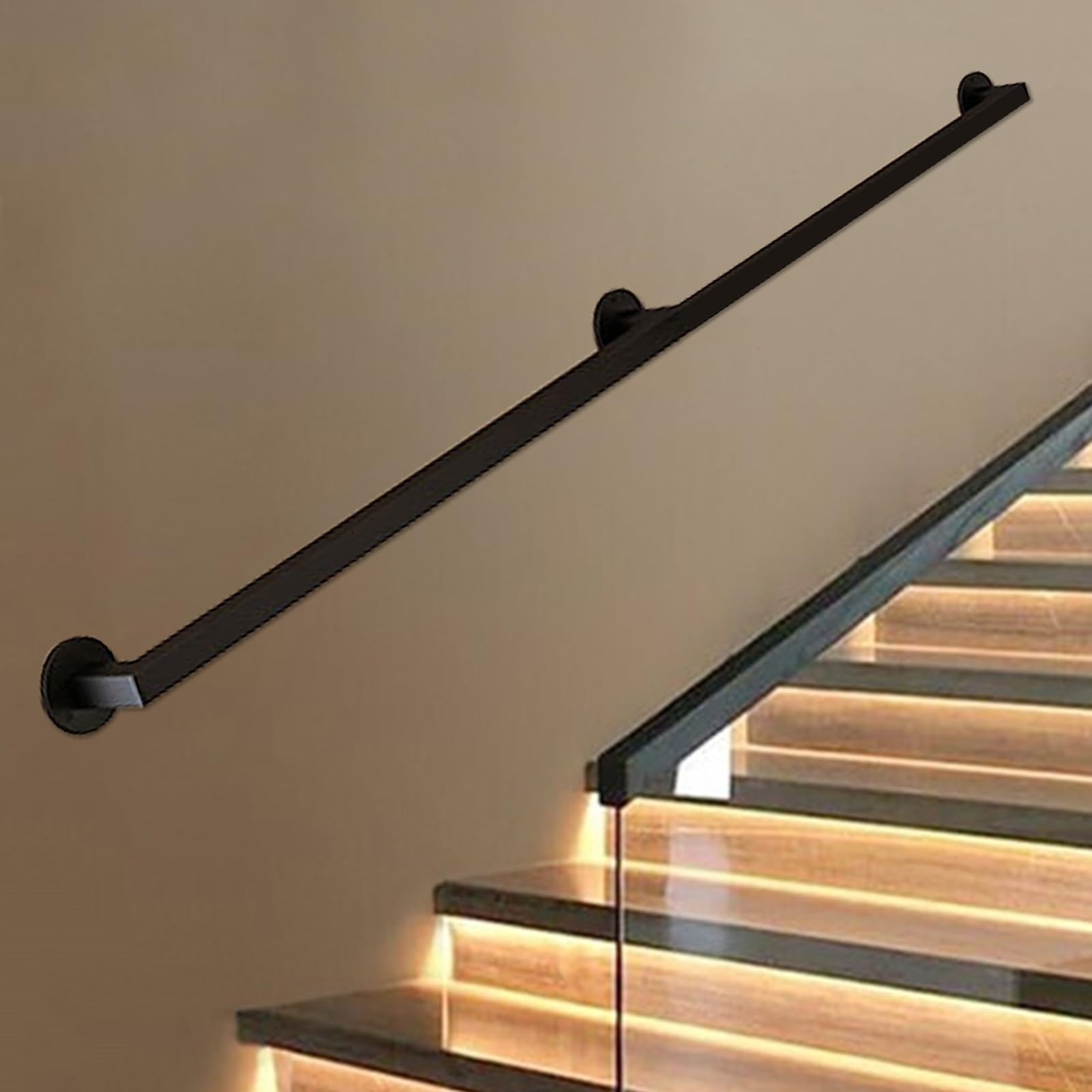 Rampe d'escalier en métal pour sécuriser l'accès au garage