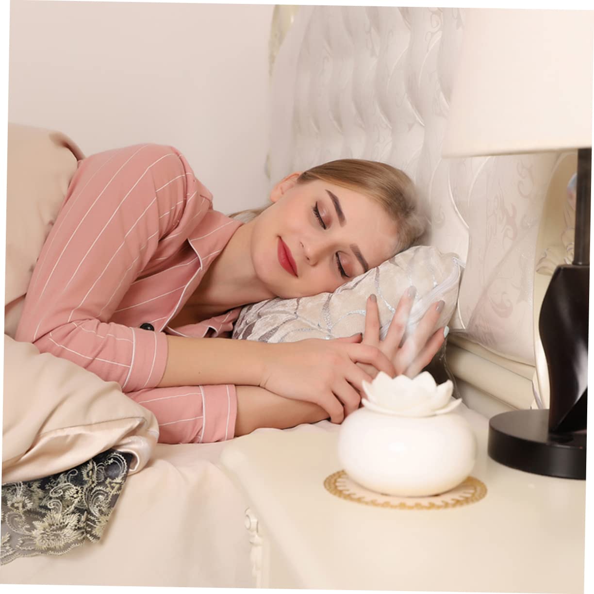 Leiser Aromadiffusor und Luftbefeuchter in Lotusform aus Keramik als Diffusoren für Ätherische Öle im Spa und Yoga für Sanfte Luftreinigung und Angenehmen Duft