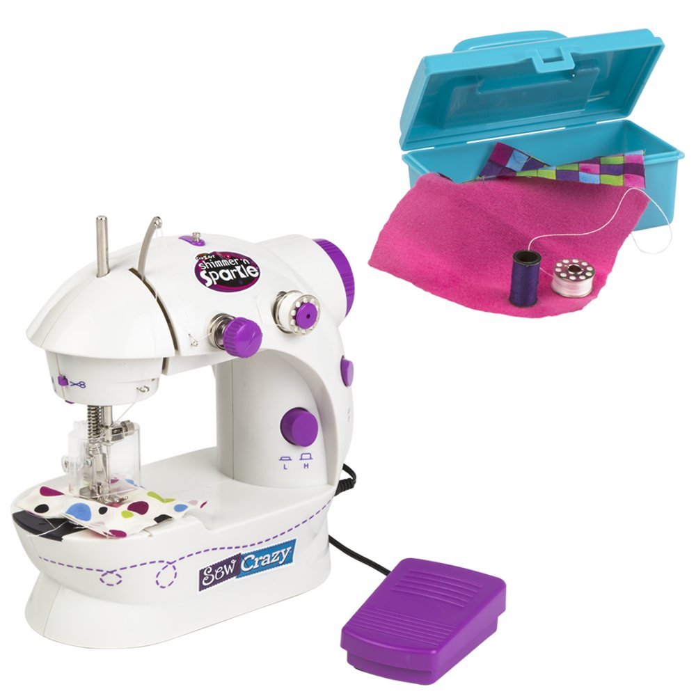 COLORBABY Shimmer N Sparkle 44080 - Máquina de coser infantil con luz y sonido / Kit de costura para niñas, mini máquina de coser portátil / Incluye accesorios para coser, juguetes de diseño de moda