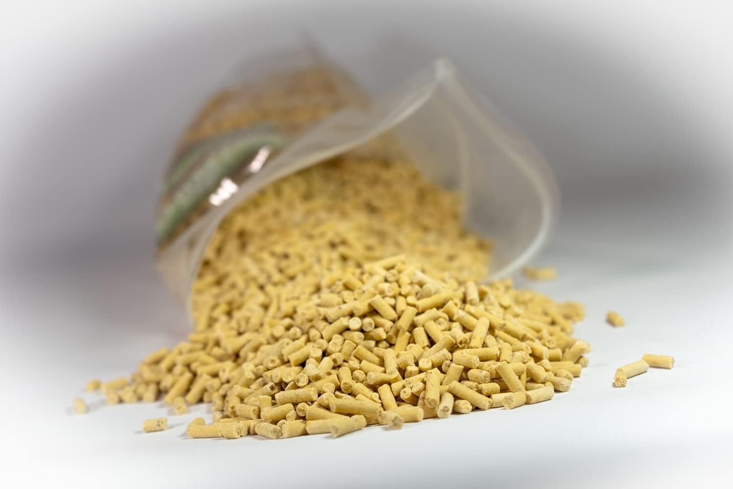 Copdock Mill Suet Pellets with Insects & Seeds Pouch 3kg, 3 kg (Pack of 1) - Image 5