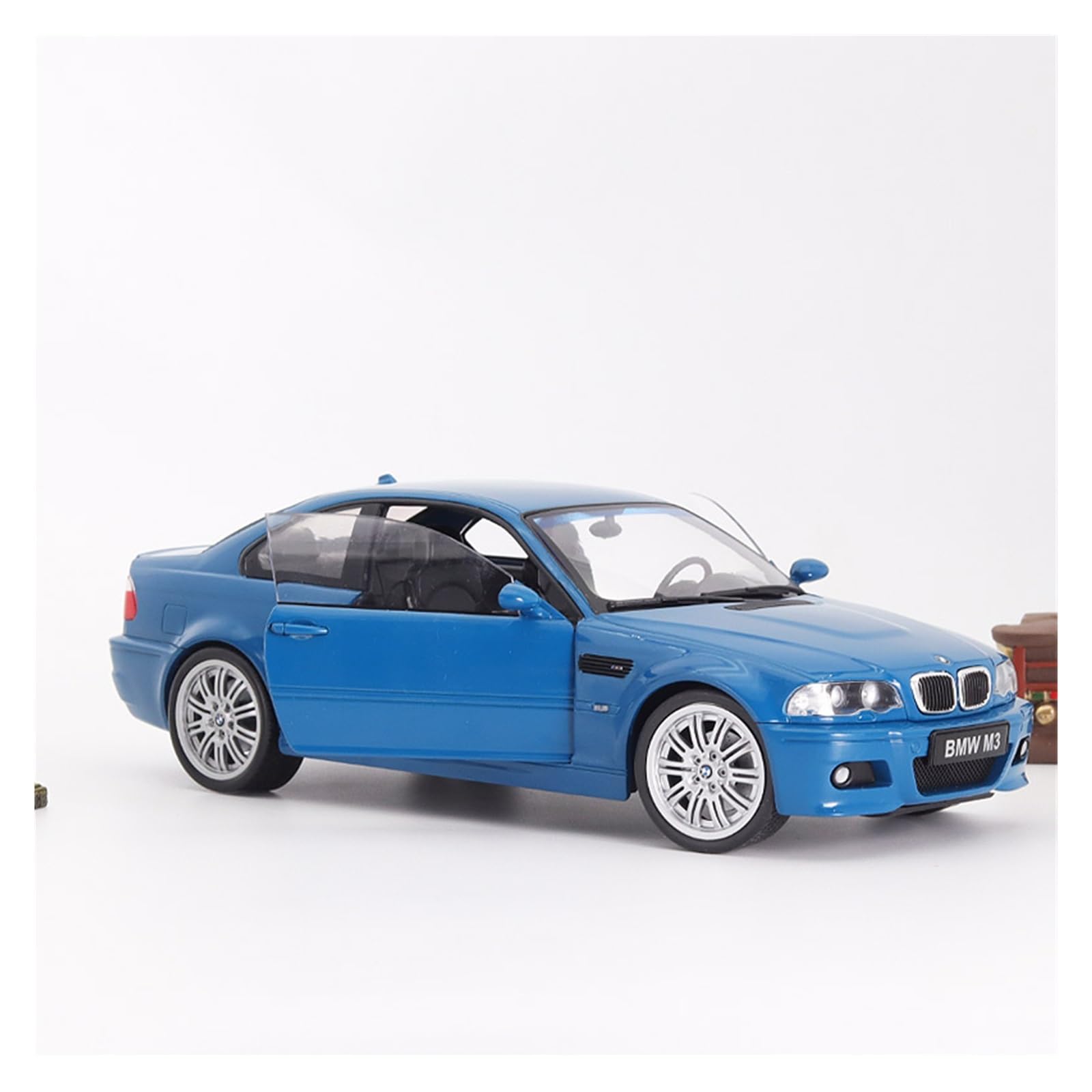 Amazon.co.jp: 塗装済み完成モデルプラモデル 1:18 スケール BMW M3 