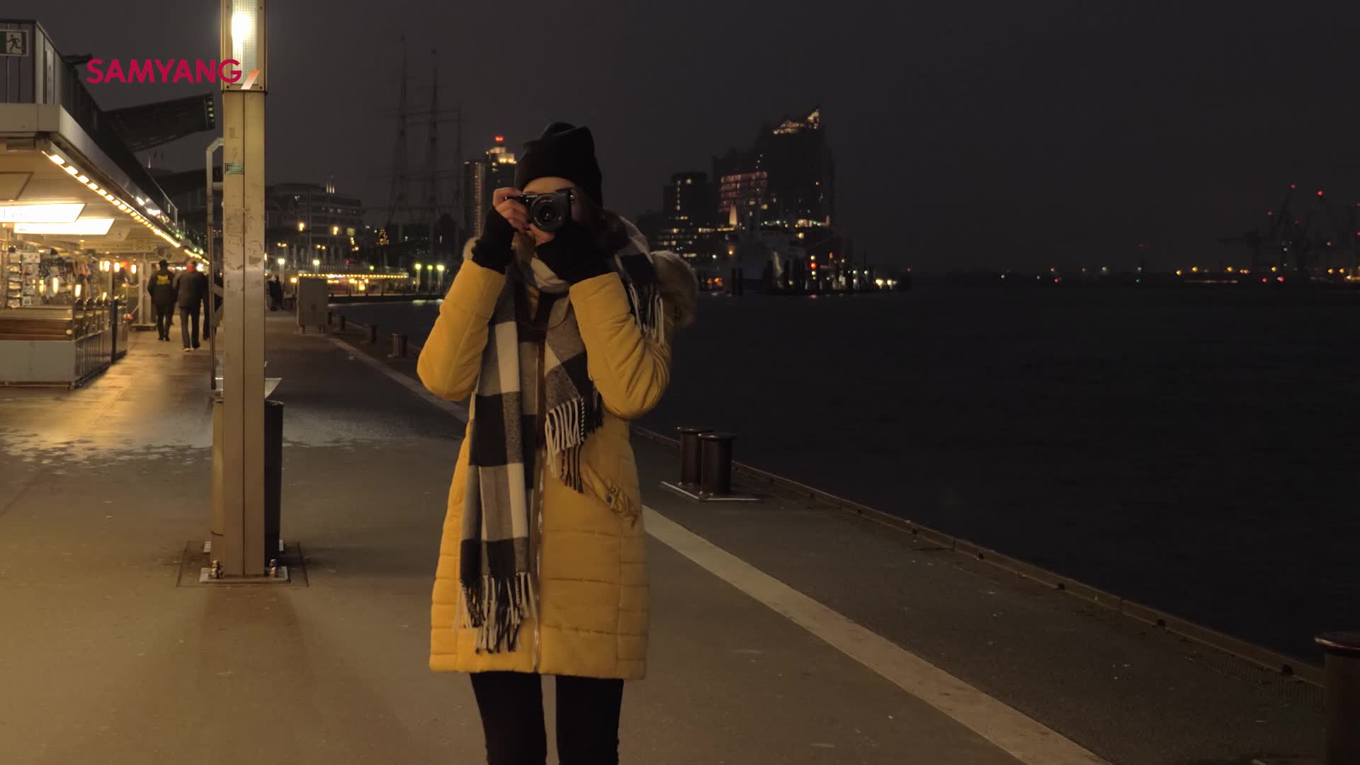 Samyang AF 35mm F1,8 FE für Sony E-Mount Vollformat & APS-C, ultra leichtes Weitwinkelobjektiv mit 63,6° Bildwinkel & schnellem Autofokus, Festbrennweite für Sony Alpha A7 III A7C A7C II A7C R – Bild 8