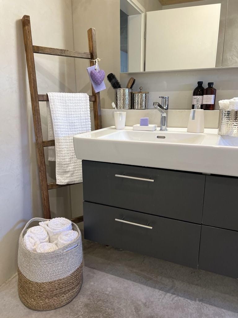 Beliani Juego de 9 Toallas de baño y Alfombrilla de baño de algodón Blanco de Low Twist para Invitados Atai
