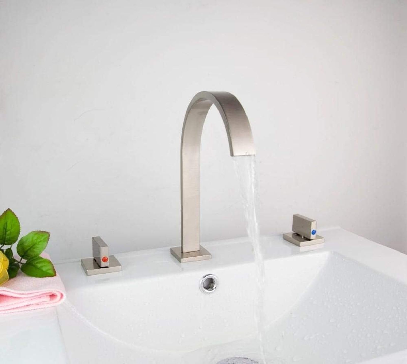 Rubinetto per Il Bagno, Rubinetto per lavabo a Cascata Rubinetto per lavabo da Piano Rubinetto per Bagno Set da 3 Pezzi Miscelatori per Acqua Calda e Fredda a Filo