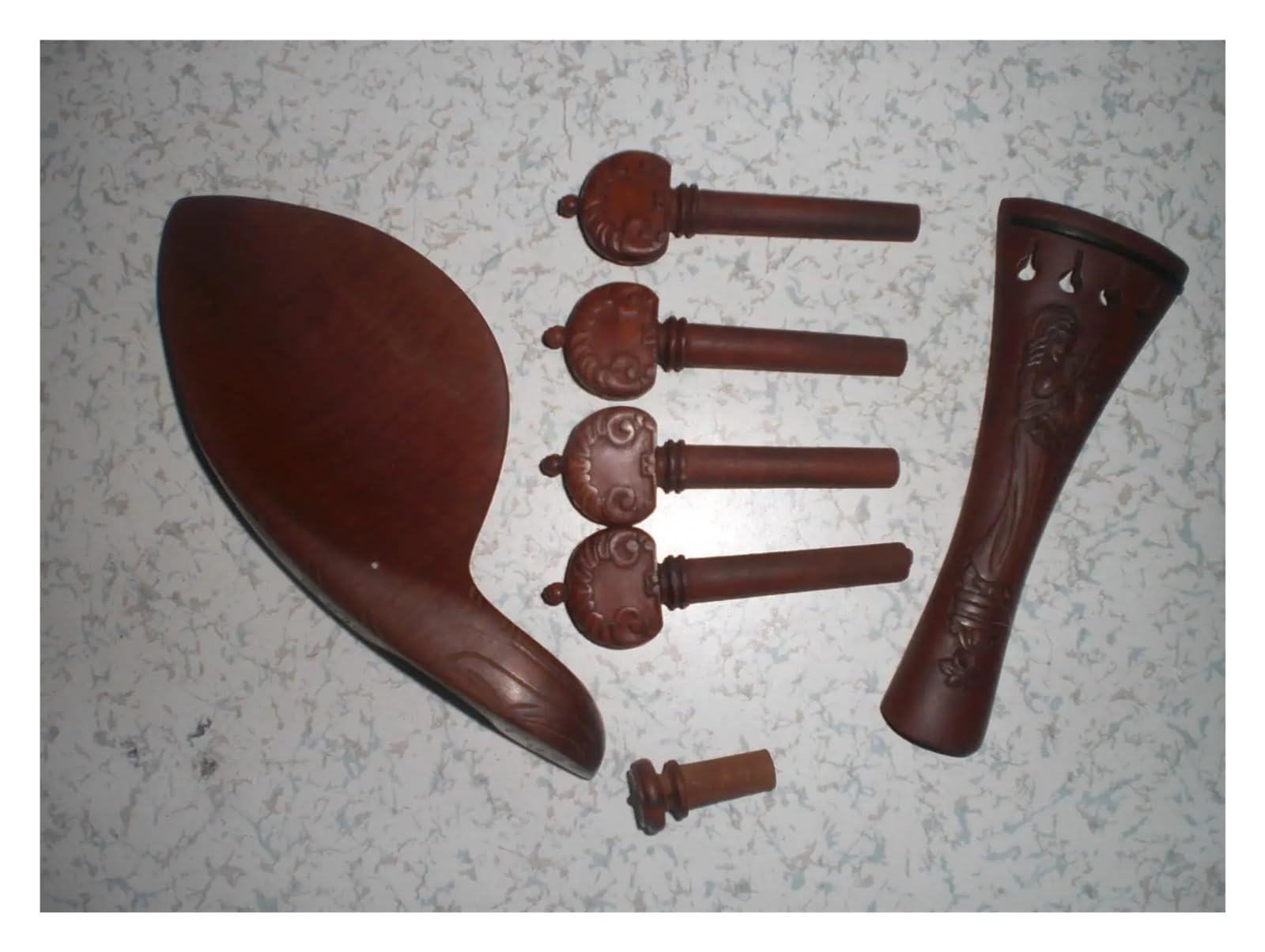 Mentonnière pour violon 1 ensemble de raccords for violon Jujube, 4/4 chevilles sculptées et repose-menton for, repose-épaule, coussinet protection for mentonnière for