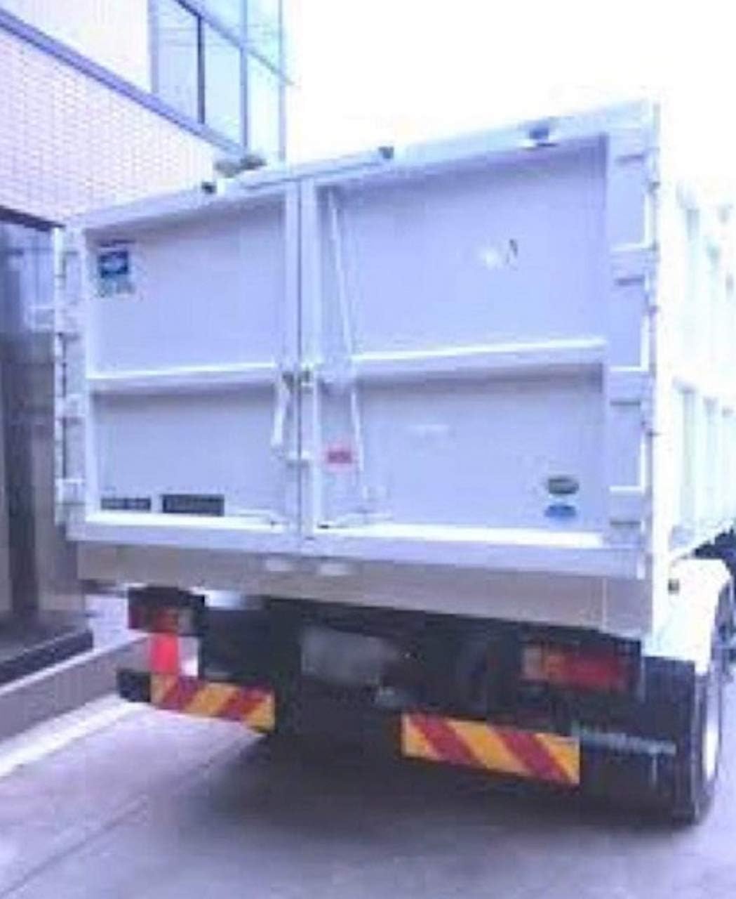 Amazon 大型車用 反射板 リフレクター 後部 追突防止 赤 黄 左右 対称 トラック トラクター トレーラー バス 後部 2枚組 斜めストライプ ステッカー ステッカー デカール 車 バイク