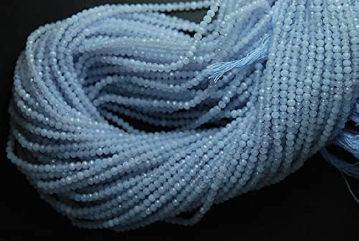Holly Blue Chalcedony facettée : pierres naturelles de quartz haut de gamme