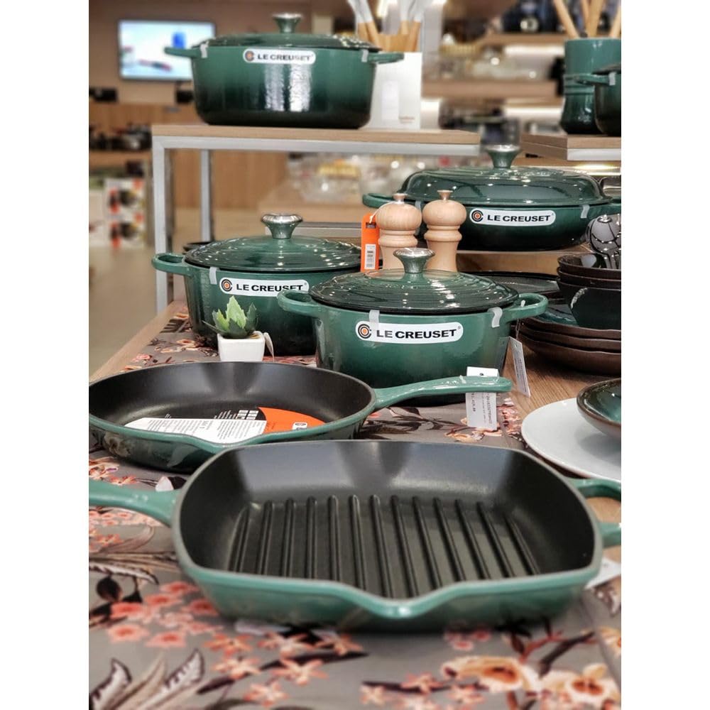 LE CREUSET Signature Enamelled Cast Iron Grillit Frying Pan With Helper Handle and Two Pouring Lips, For All Hob Types and Ovens, 26 cm, Artichaut, 20183267950422