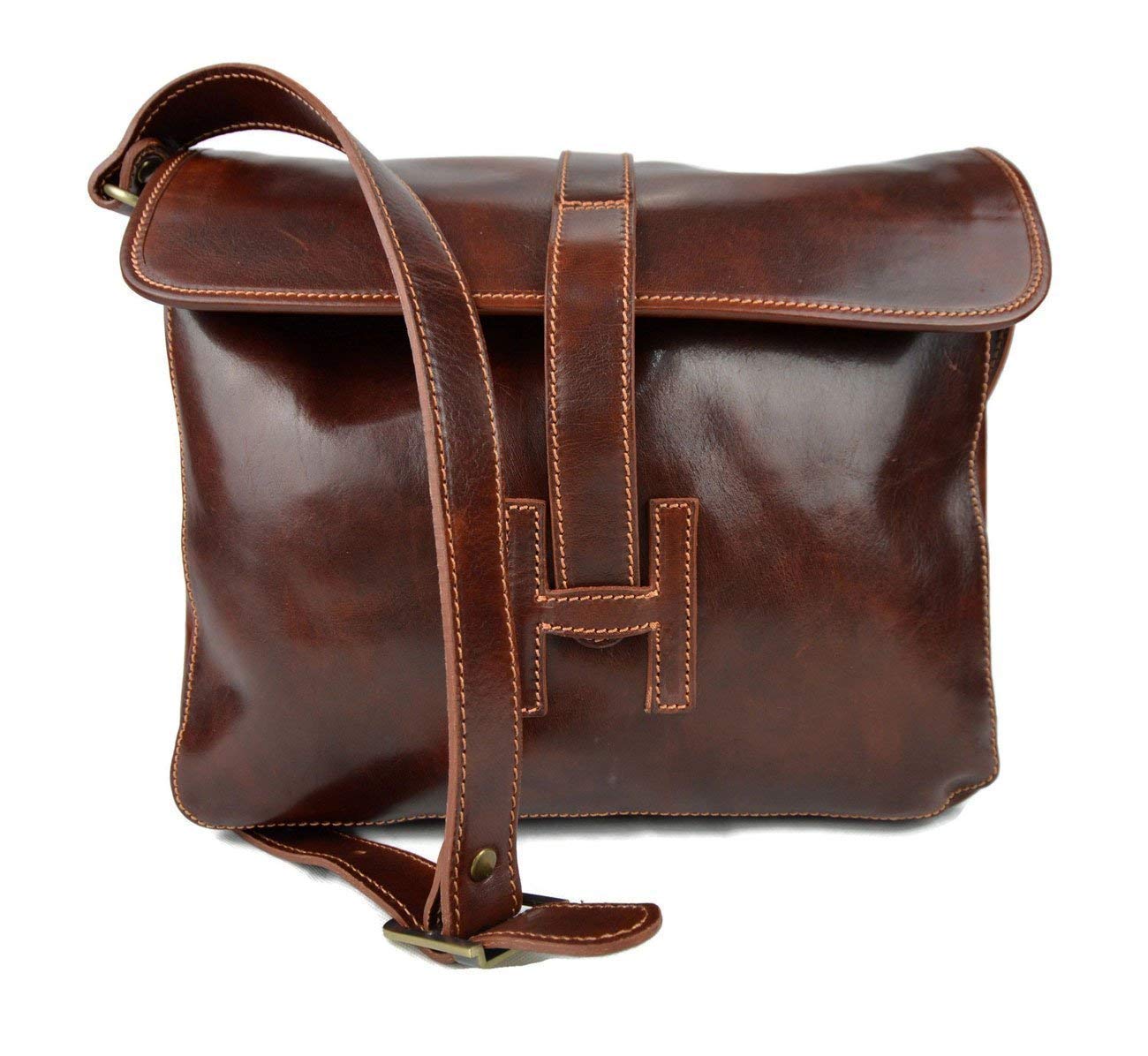Sac postier en cuir marron idéal pour vos trajets urbains
