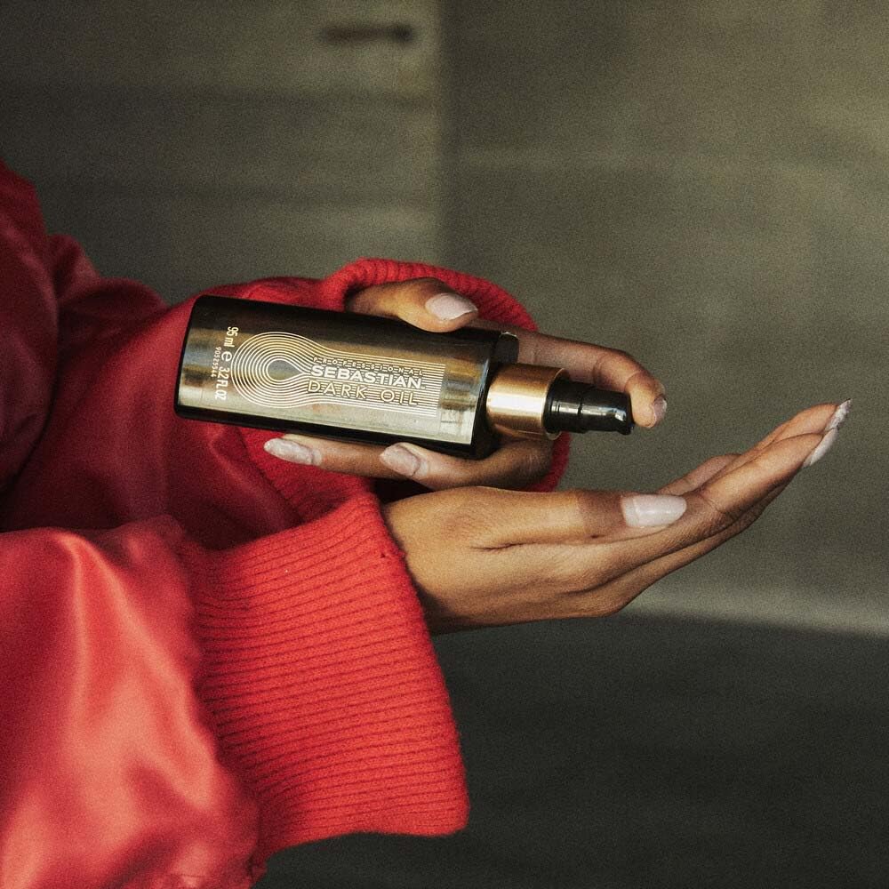 Sebastian Professional Dark Oil Huile capillaire lissante, régénérante et coiffante 30ml