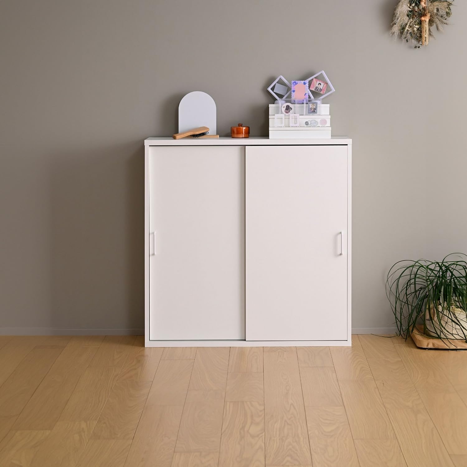 Amazon｜山善(YAMAZEN) 本棚 扉付き 引き戸 幅90.5 奥行29 高さ92.5cm