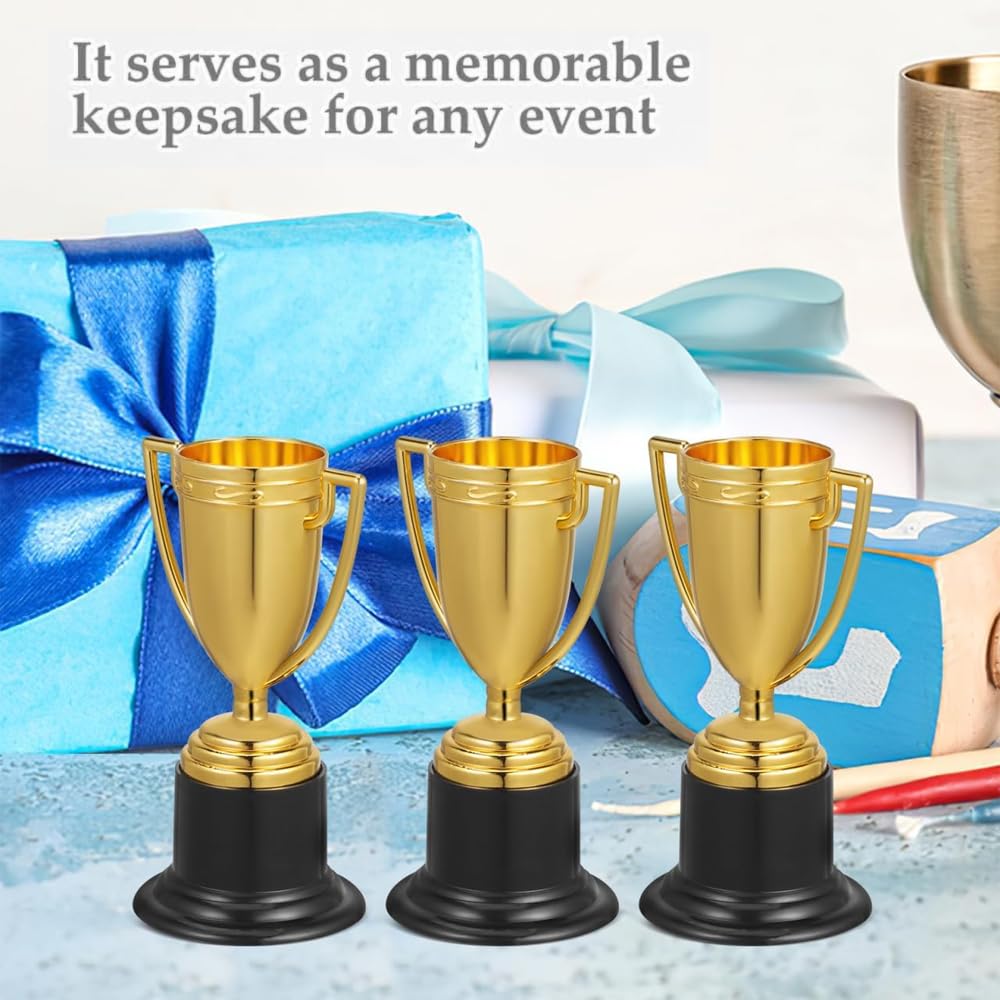 Mini Trophées Dorés,6 Petits Trophées en Plastique pour Anniversaires d'Enfants Tournois Sportifs Récompenses Scolaires Cadeaux de Fête et Evénements de Bureau Décorations et récompenses polyvalentes