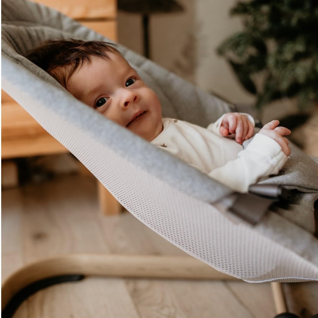 Moby-System Hamaca Bebé LILY 2 en 1 - Hamaquita Mecedora con Cojín Reductor y Arco de Juegos - Reclinable 3 Posiciones, Tejido de Lino Transpirable, hasta 9 kg - Gris