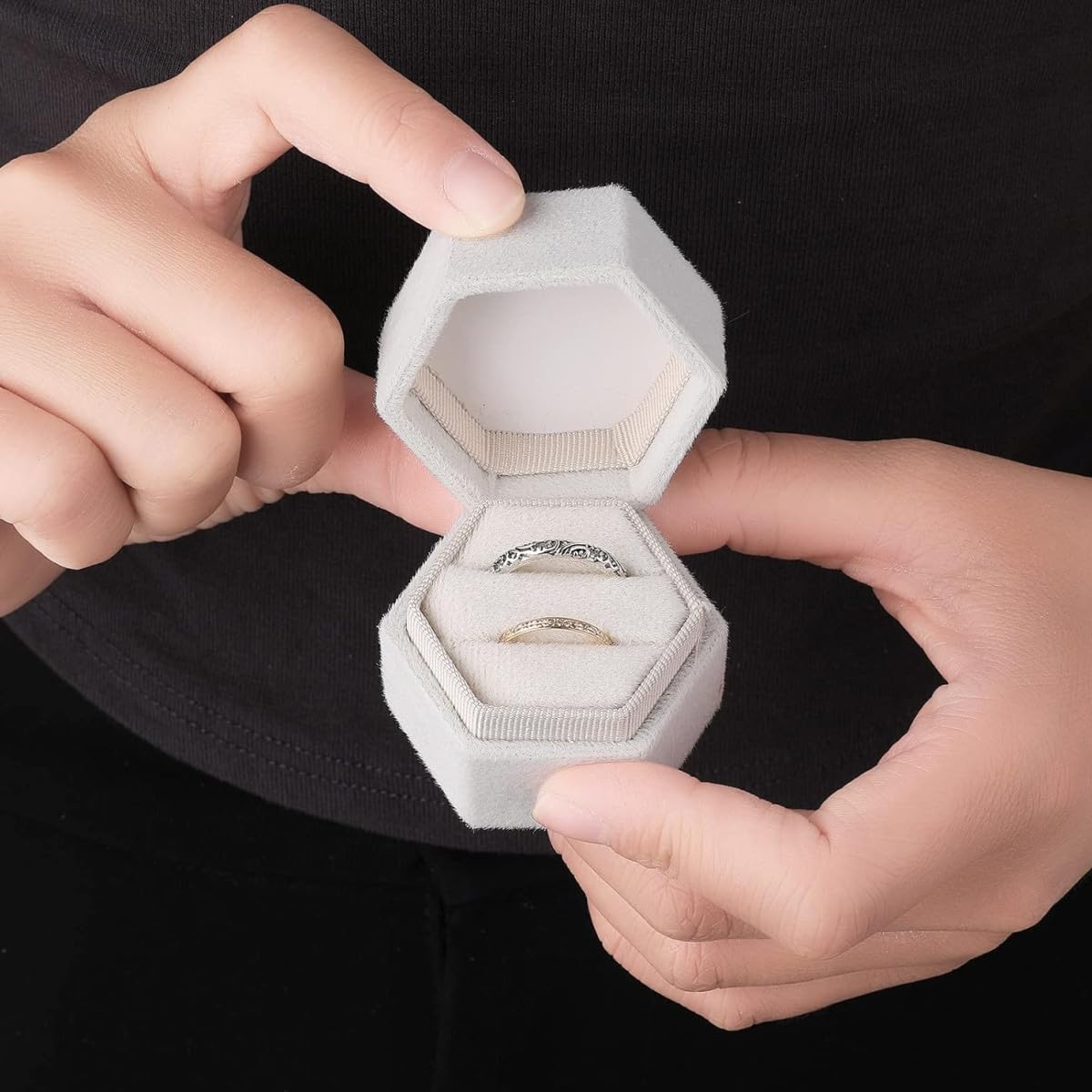 Fluwelen ringendoosje, 70 x 35 x 32 mm, ringdoosje voor oorbellen, sieradenetui voor ring, ringendoosje van fluweel voor huwelijksaanzoek, verloving, grijs