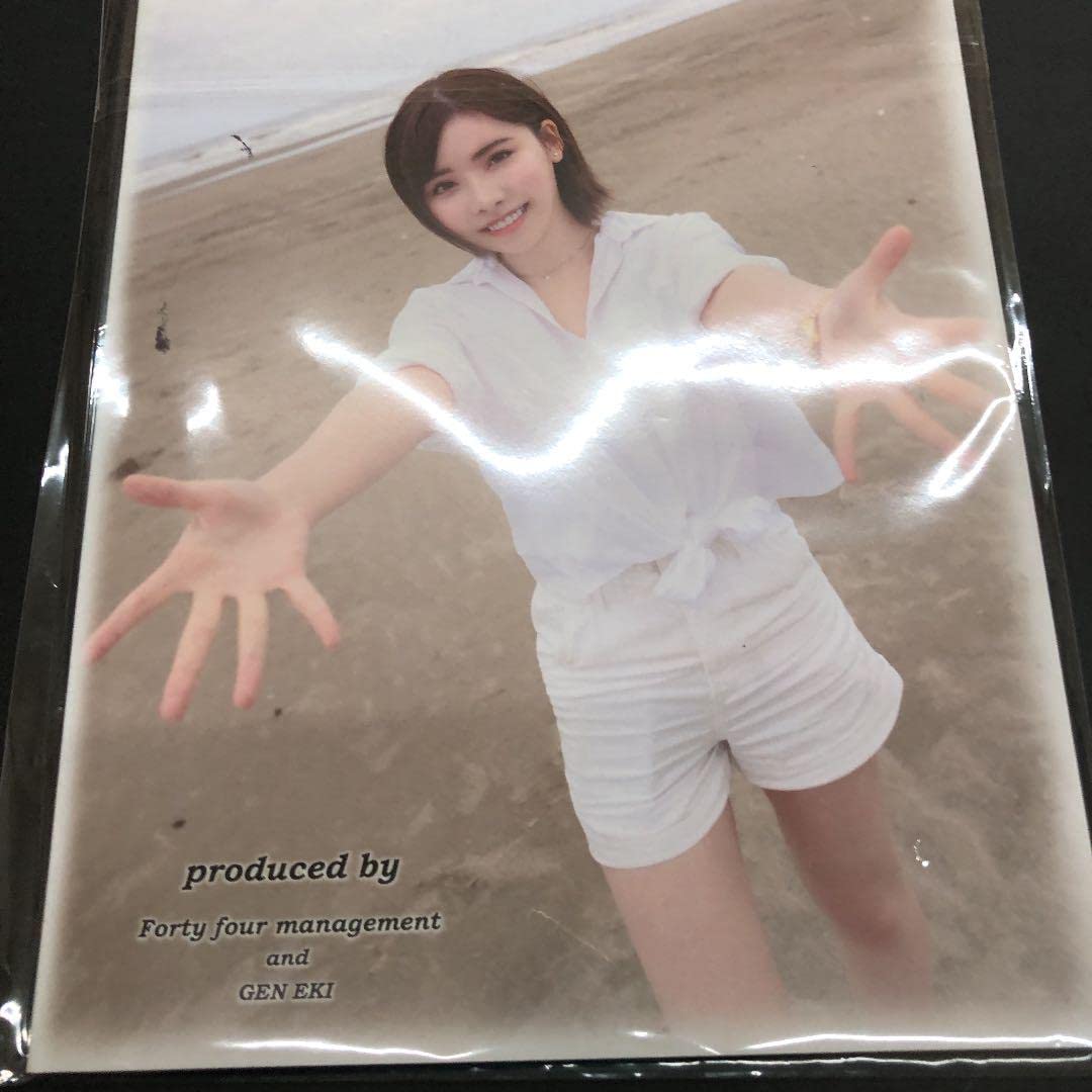 ミニ　サイン入り Amazon.co.jp: 深田えいみ サイン入り ミニ写真集 : おもちゃ