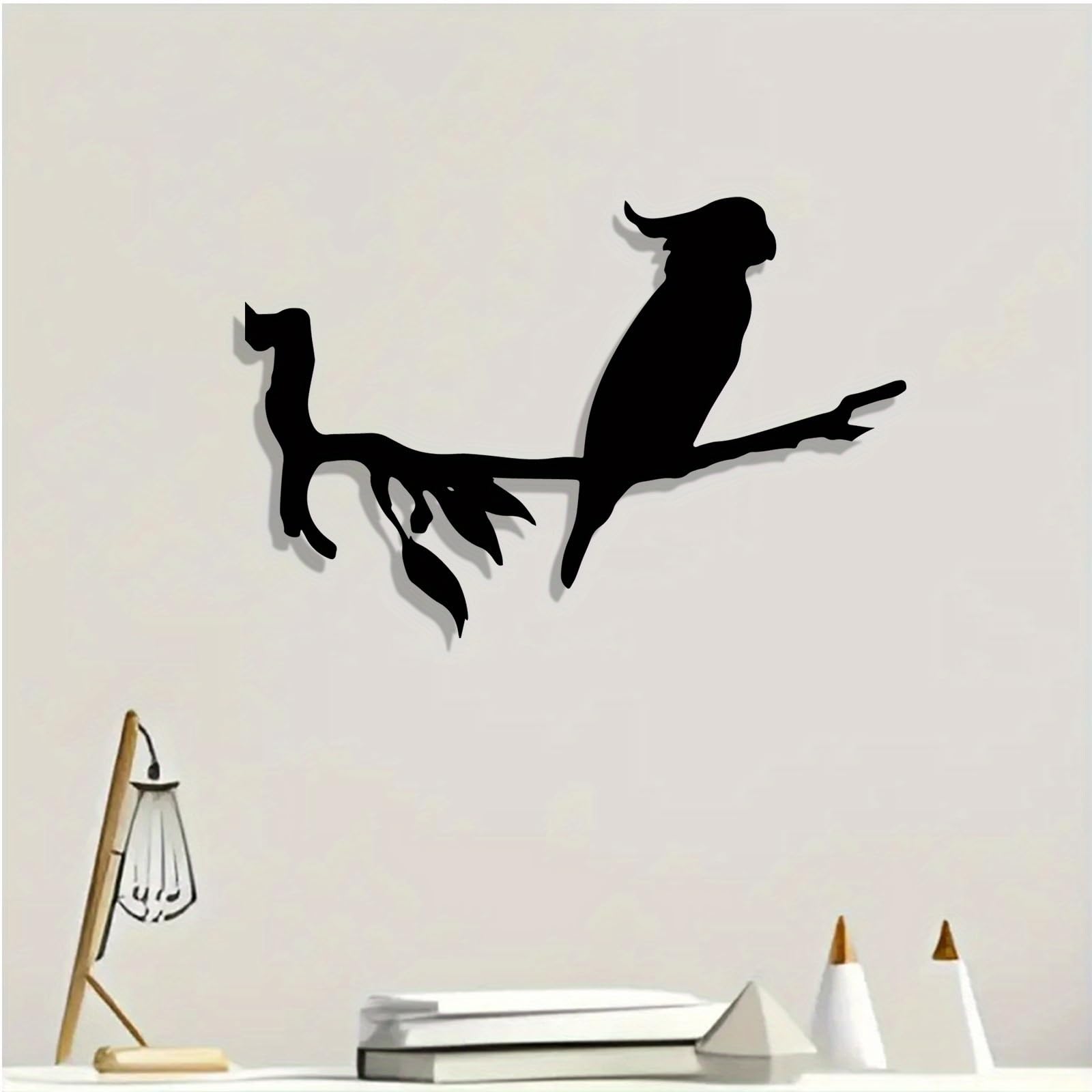Decoración de pared abstracta contemporánea de metal con silueta de cacatúa, arte de pájaro cortado con láser y resistente a la intemperie para el hogar y el jardín, elegante mural para aviario o