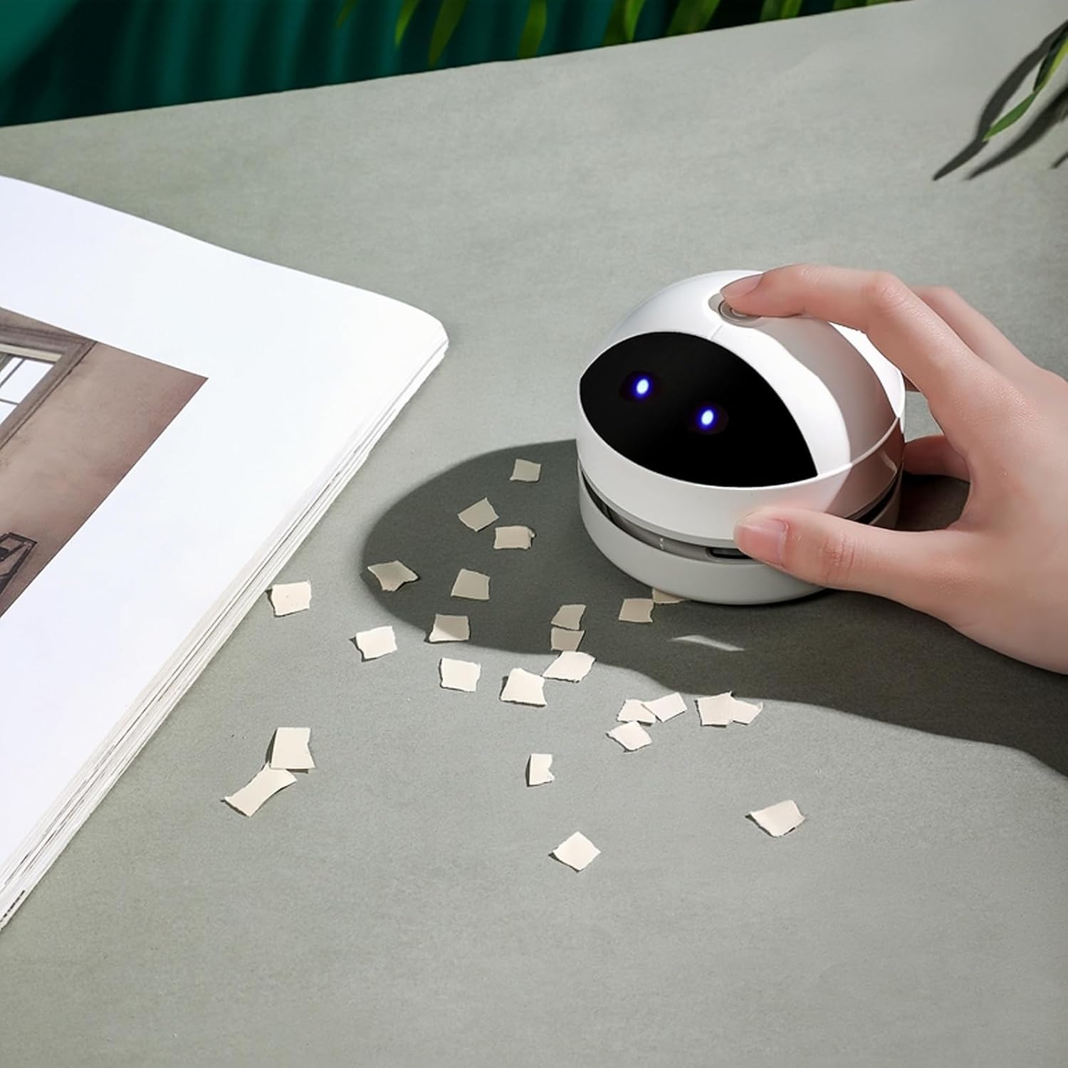Mini aspirapolvere da scrivania, senza fili e portatile, per spazzare polvere e briciole, simpatico robot dei cartoni animati, USB, facile da rimuovere polvere, capelli, peli di animali domestici