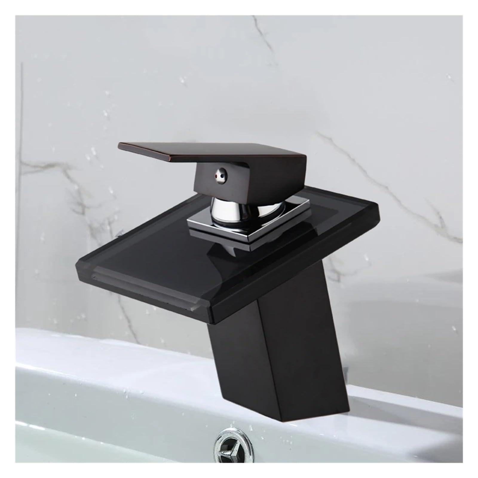 Robinet de salle de bain monté sur le pont pour une vasque moderne et épurée