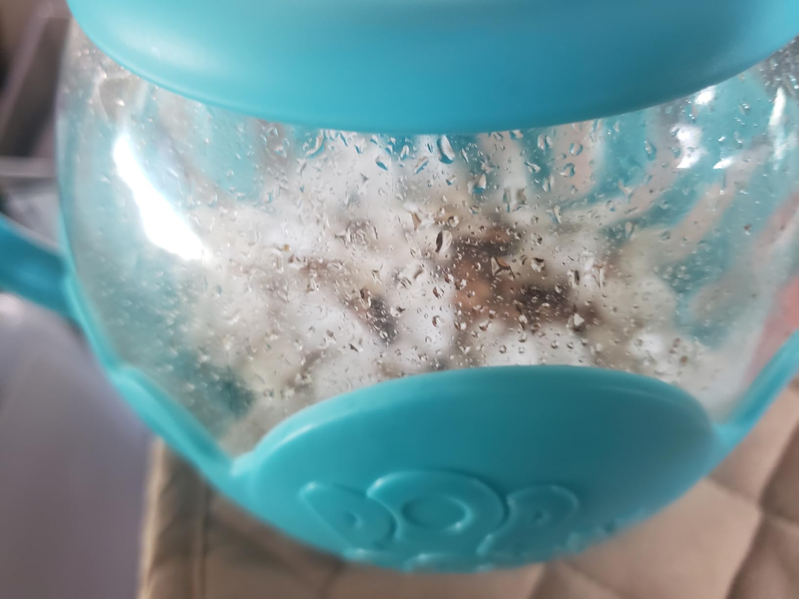 A paper bag outperforms this piece of junk.