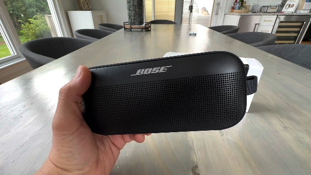 Watch Review of Bose Soundlink Flex SE on Amazon Live