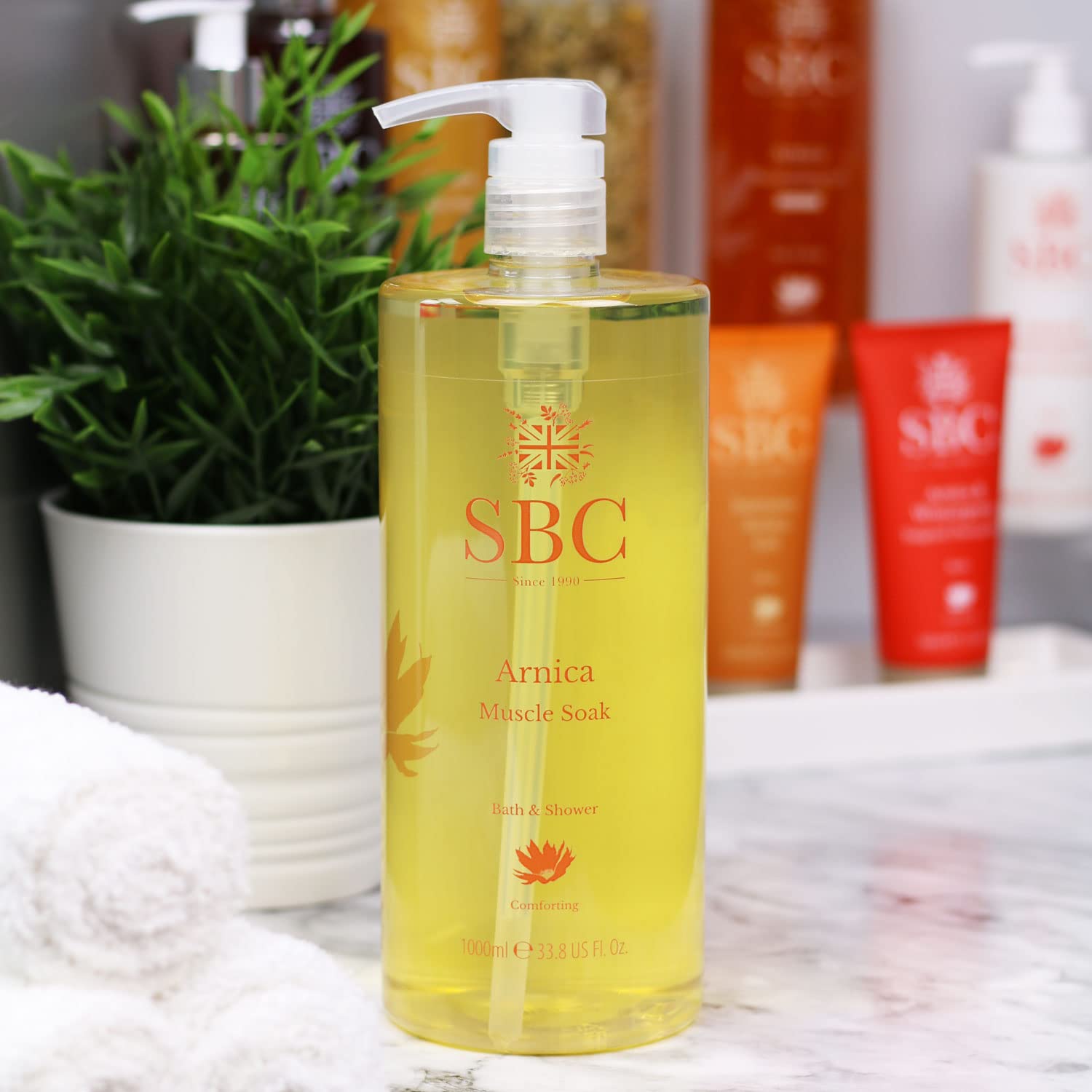 SBC Skincare Arnica Muscle Soak - 1000 ml | Bagnoschiuma Lenitivo per Uomini e Donne | Bagno Vegano all'Arnica per Tensioni Muscolari | Confortante Con Bolle
