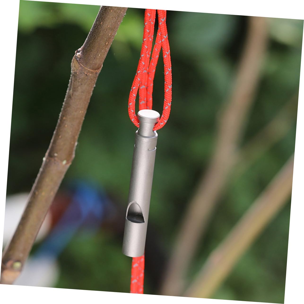 POPETPOP Silbato De Deportes y Aire Libre Fiesta Silbato De Emergencia Supervivencia Silbato Deportivo con Cordón Silbar Acollador Silbatos con Cordón Titanio Silver