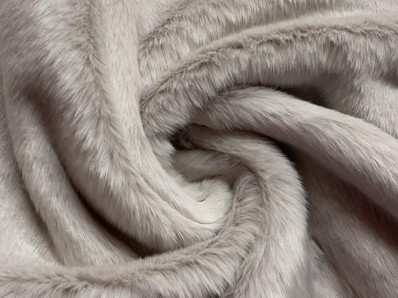 Fausse fourrure de luxe gris argenté textile haute couture 1m