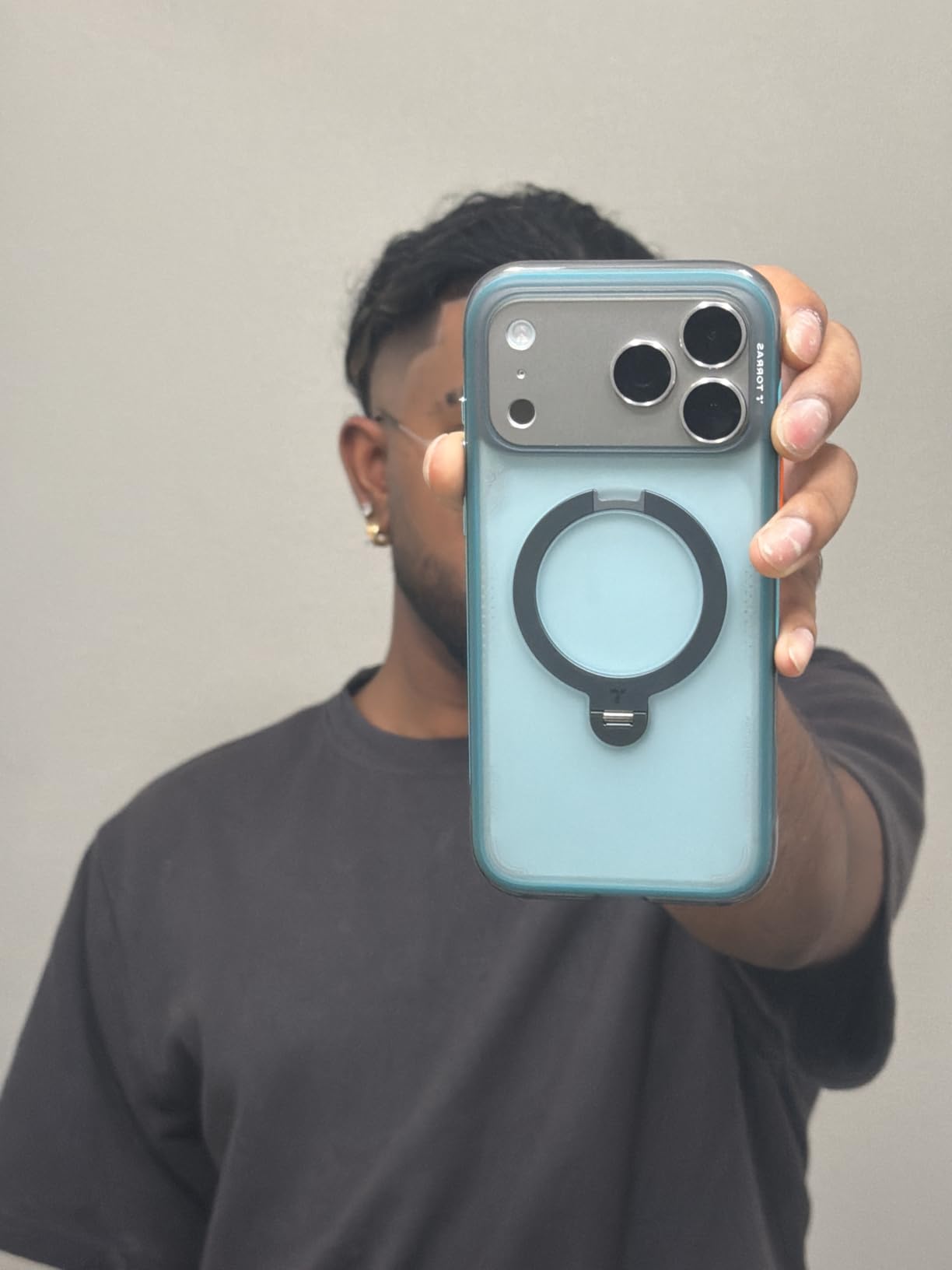 Ostand Q3 Air for iPhone 18 Pro Max   iPhone 18 Pro  iPhone 17 Pro Max and iPhone 17 Pro photo review