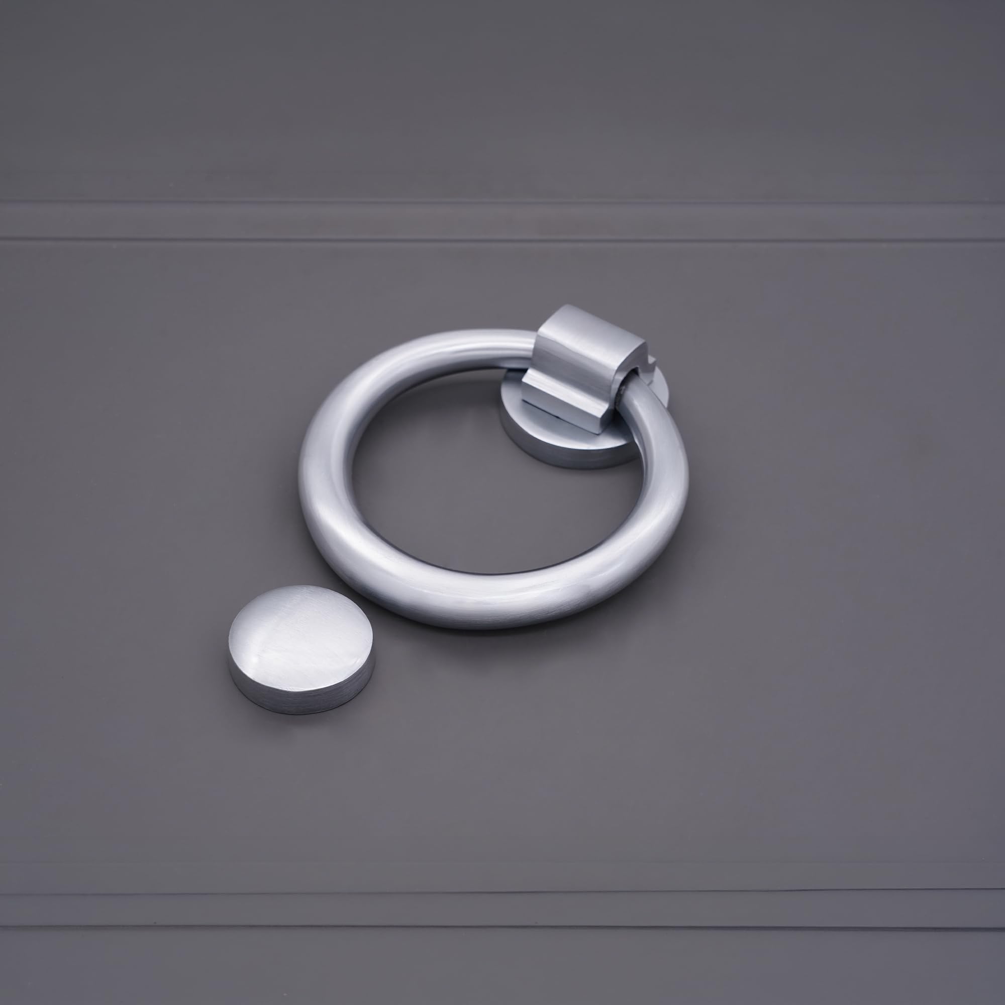 Infinity Decor Heurtoir de porte en laiton massif de 110 mm avec finition chromée satinée – Heurtoir de porte à main de qualité supérieure pour porte d'entrée et meubles