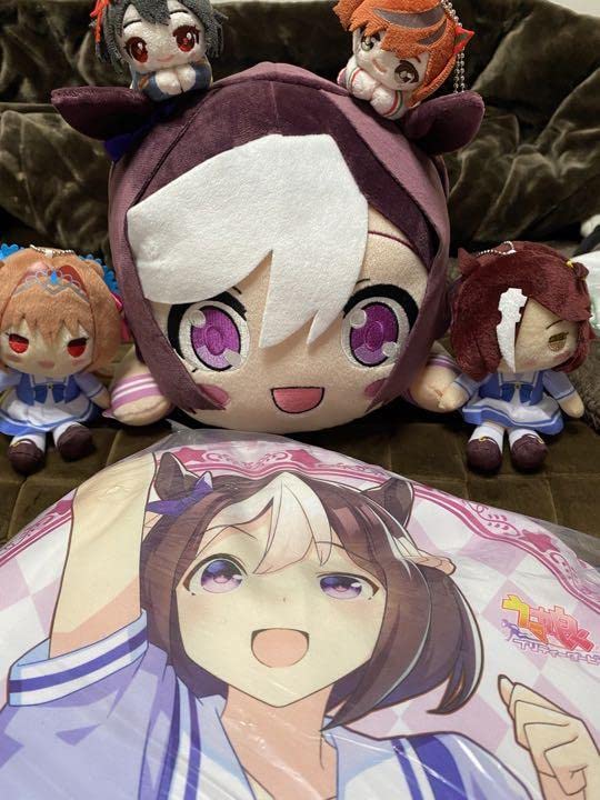 ウマ娘　メガジャンボ　ぬいぐるみ　美品 Amazon.co.jp: ウマ娘 メガジャンボ 寝そべり ぬいぐるみ