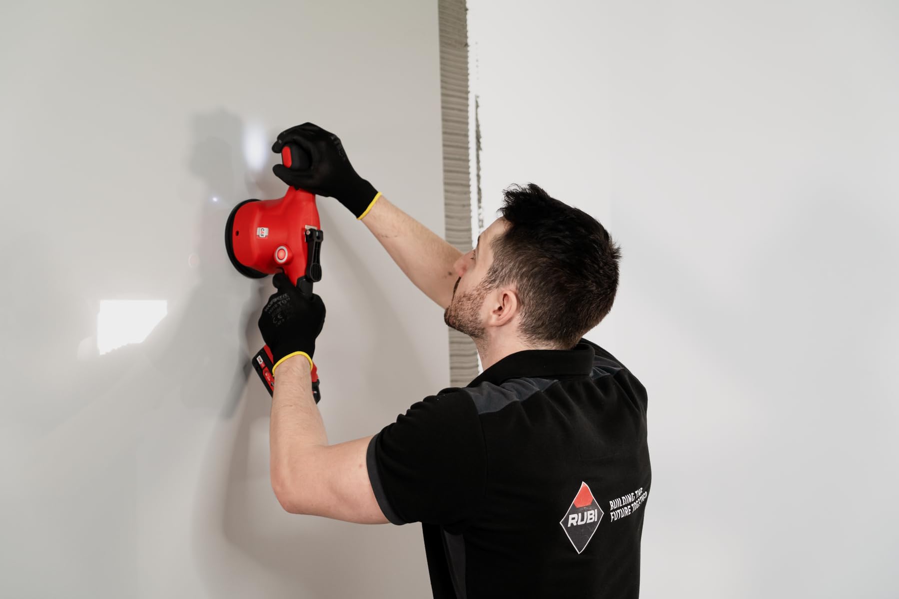 Rubi QUAKE ENERGY - Vibratore per piastrelle e ventosa, 18 V