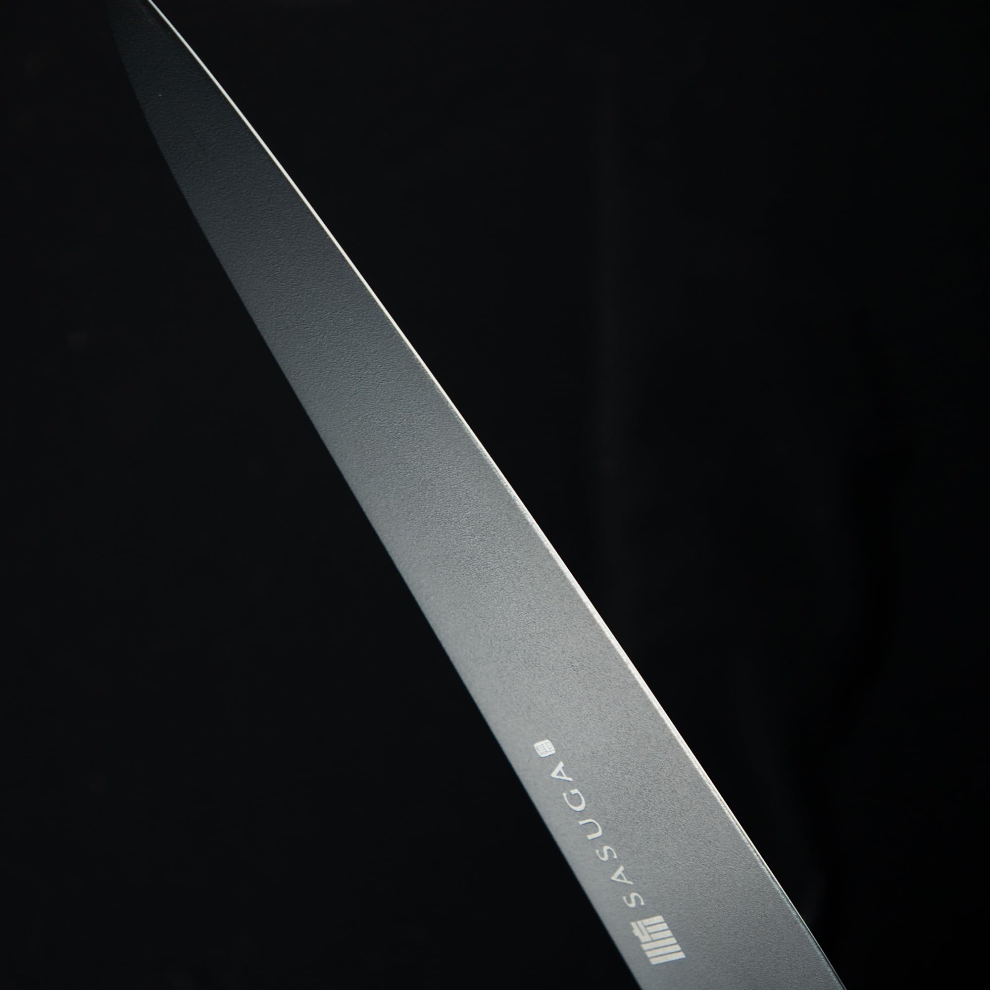 SASUGA Leggero Coltello da chef giapponese Gyuto da 210 mm – Prodotto in Giappone | Acciaio inossidabile al molibdeno-vanadio | Lama affilatissima e resistente alla ruggine per carne, pesce e verdure