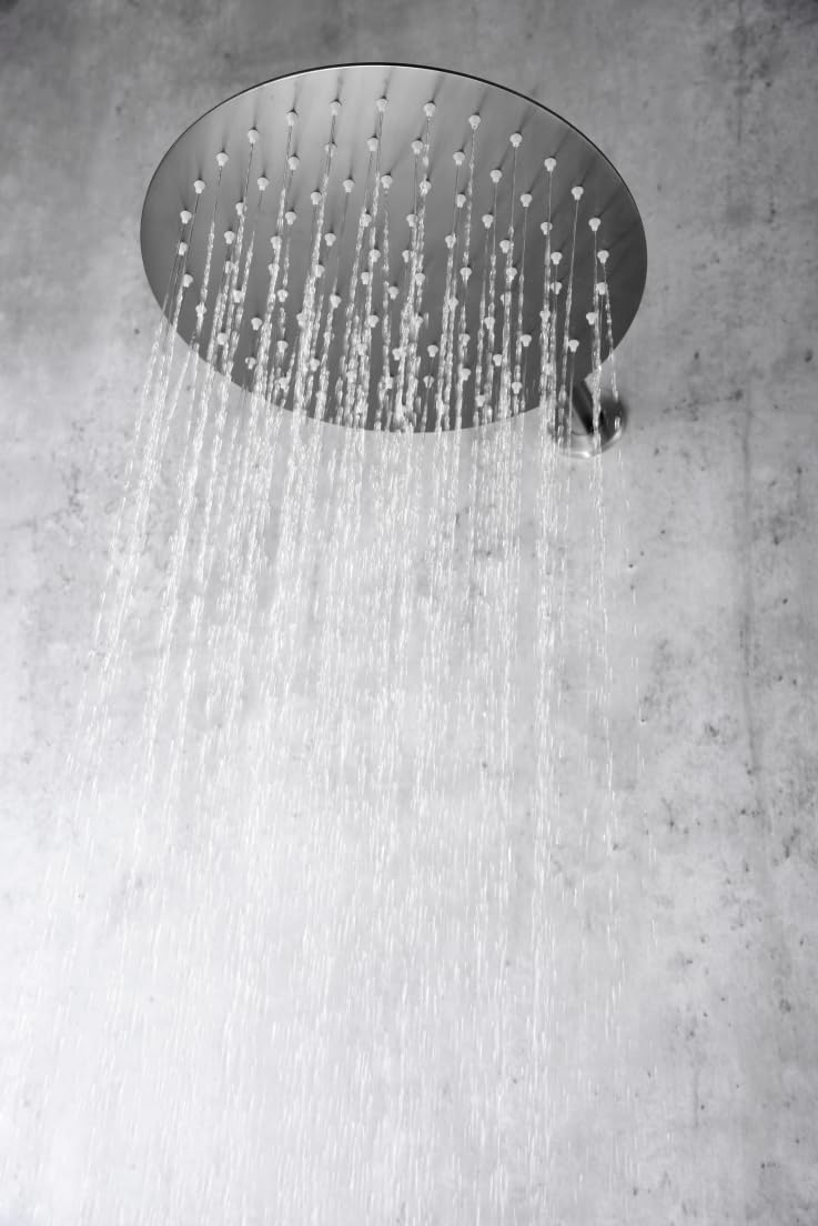 Close-up of the IMEX GTA052/BGM ASSEN overhead shower head with water flowing