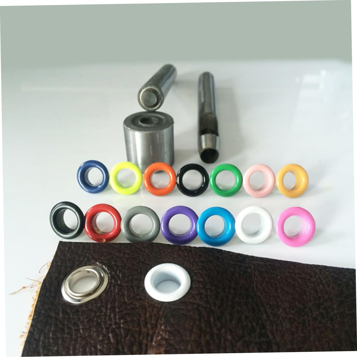 NUOBESTY Occhielli Colorati Con Strumenti Di Installazione Completo Per Progetti Di Artigianato e Riparazioni Scarpe Resistente e Facile Da Usare