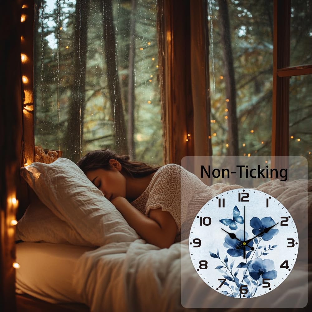 CHGCRAFT Reloj de pared con diseño de flores degradadas azules de 12 pulgadas, funciona con pilas, silencioso, sin tictac, diseño de mariposas, reloj decorativo redondo para oficina, hogar, sala de