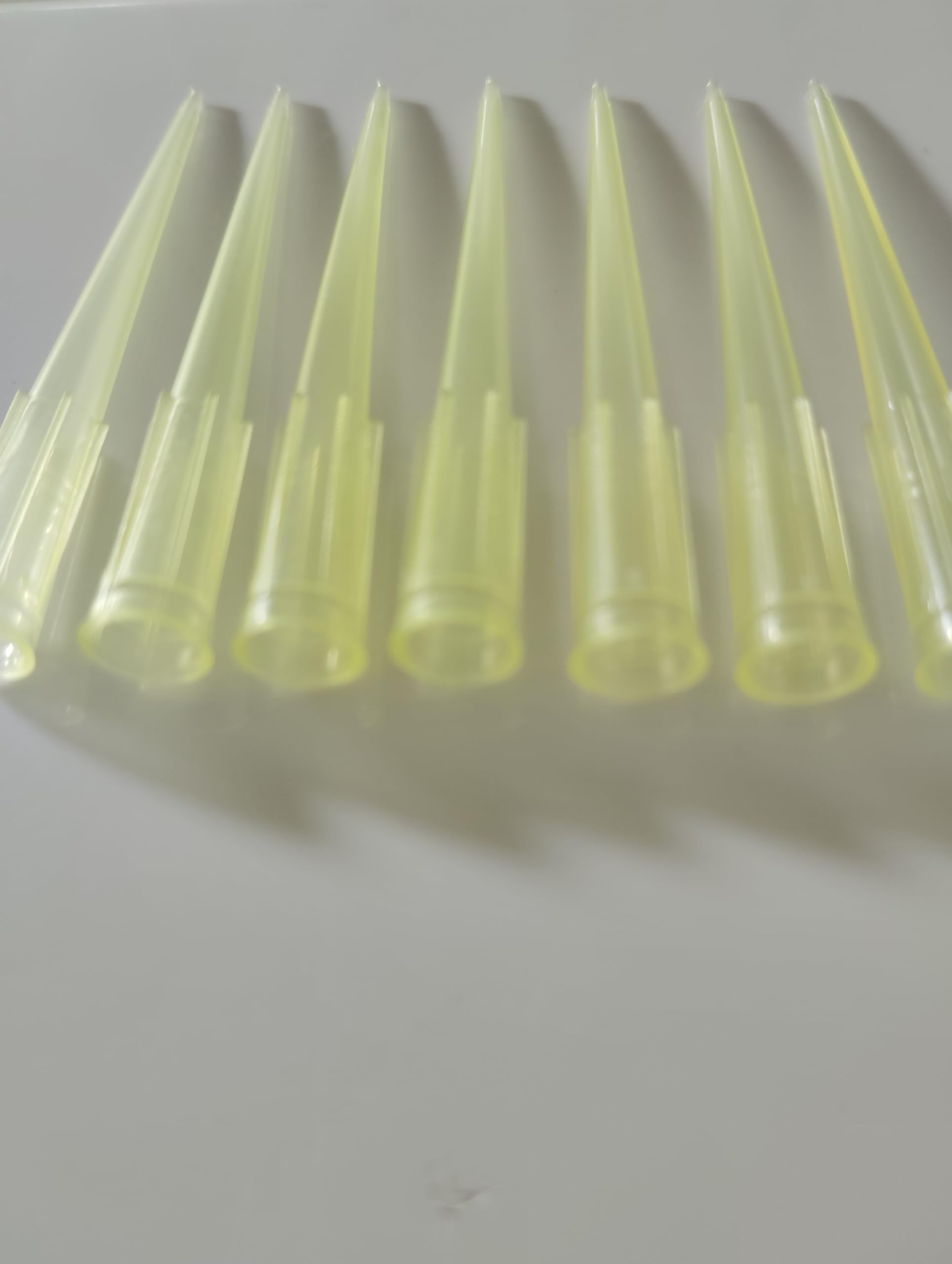 Micro pipette 10ul - 200ul in Yellow Colour Laboratory used (1000 pcs)
