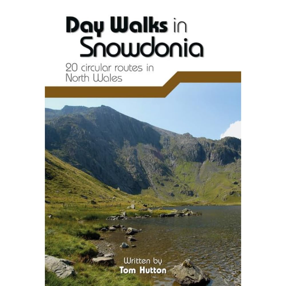Day Walks in Snowdonia by Tom Hutton (Paperback Book)