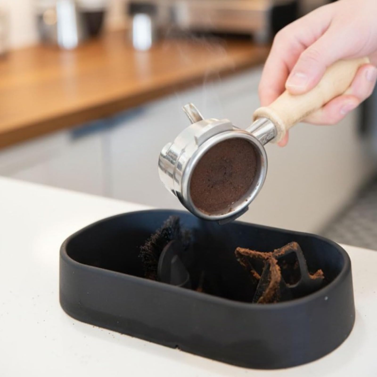 Kit Per La Pulizia Del Portafiltro Del Caffè, Pulitore Automatico Per Il Contenitore Dei Fondi, Supporto Per Pulitore Del Portafiltro Con Raccoglitore Dei Fondi E Spazzola Per La Pulizia,19*11*9.5cm