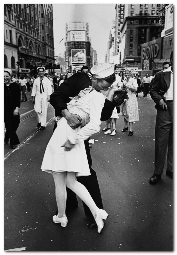 Wall decor Kiss On VJ Day Poster (13 x 19 Inches) | Ready to Frame for Office, Living Room, Dorm, Kids Room, Bedroom, Studio, Iconic Photo
