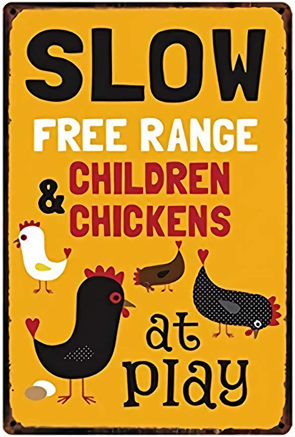 Cartello Stradale Divertente In Metallo ‘Please Slow Down Free Range Chickens At Play’ – 20,3x30,5 Cm, Con Fori Per Installazione, Decorazione Da Esterno Per Fattoria E Giardino