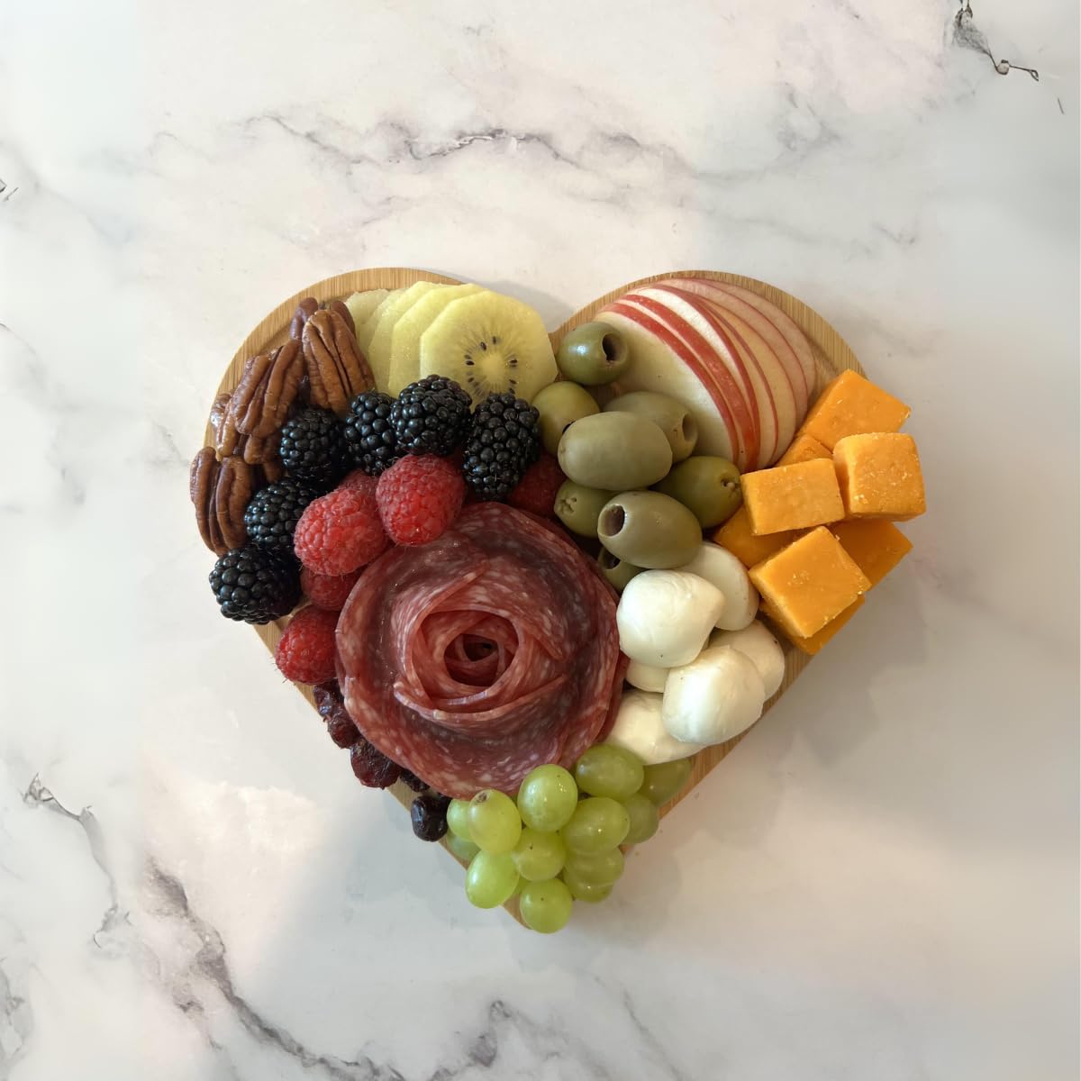 Set di 12 mini vassoi da portata reversibili in bambù a forma di cuore, 20,3 cm, con scanalatura per succo per incisione, idea regalo, eventi, decorazione per la casa