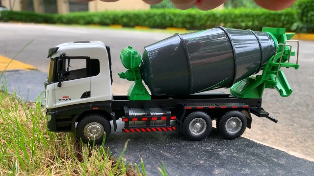 ミニカー　UN UNIC CIMENT TRACTER ミニカー UN UNIC CIMENT TRACTER Minicar Un Unic Ciment