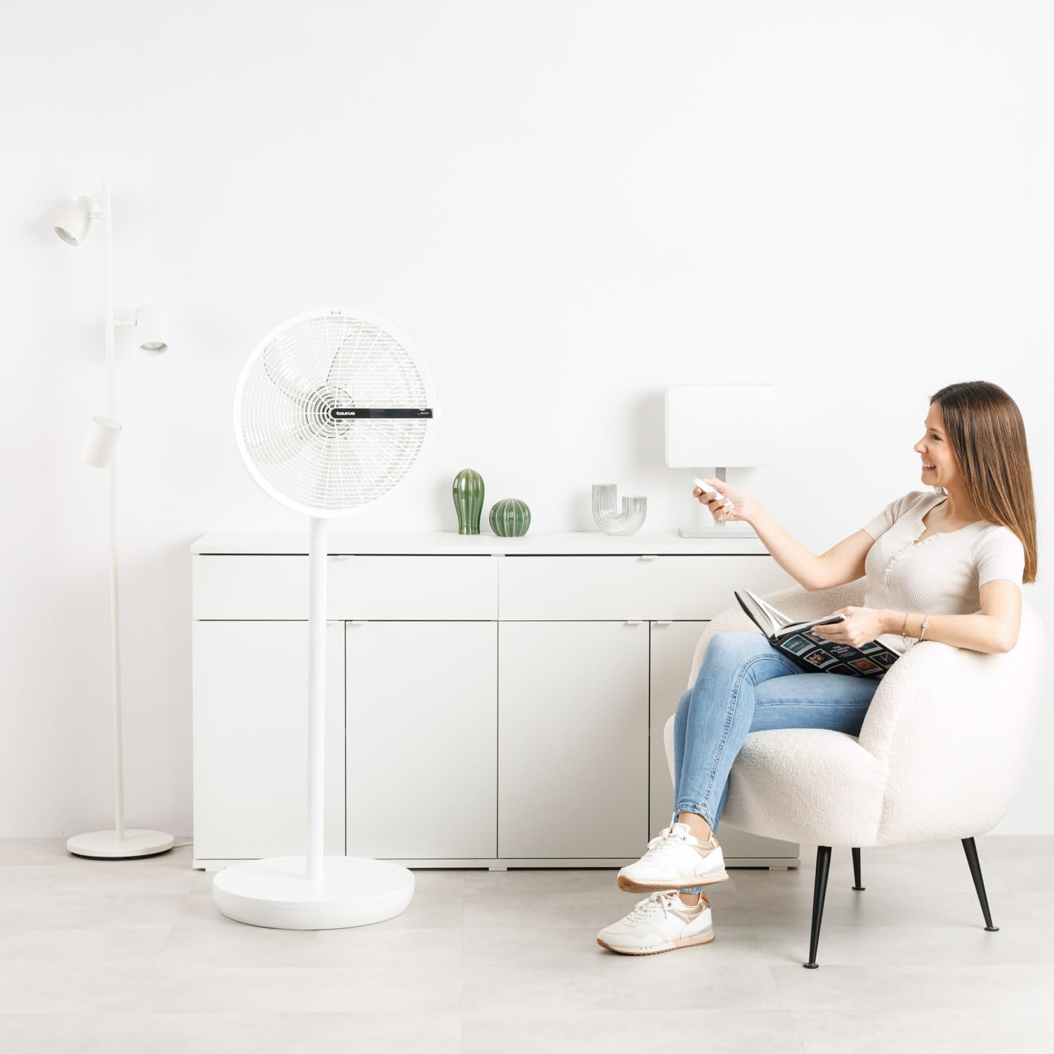 Taurus – Ventilador pie Ice Brise XL-Compact | Motor Digital 24W | Totalmente plegable | 5 aspas de 46cm | Sistema de oscilación | 12 velocidades | Temporizador | Base redonda y altura ajustable