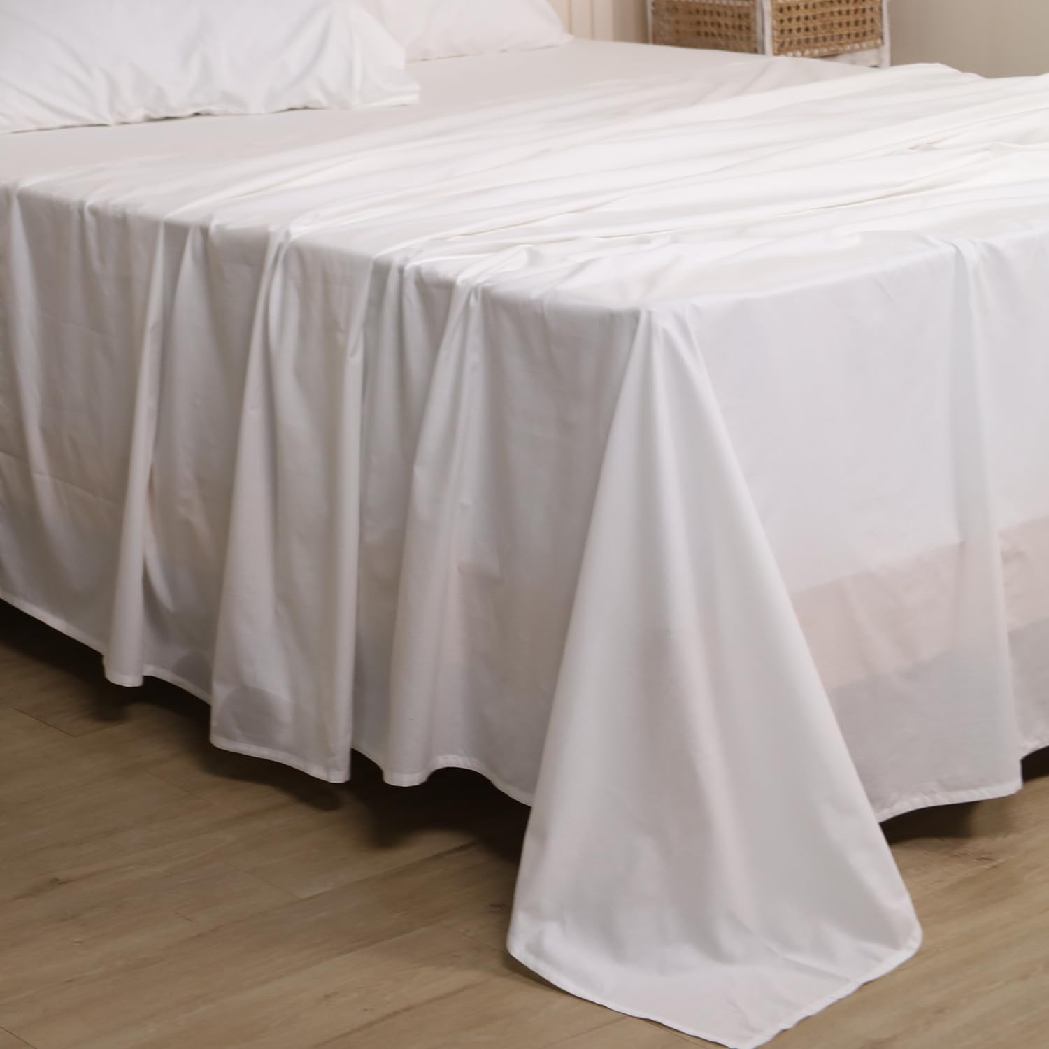 LINENWALAS 100% Organic Percale Cotton Flat Sheet Only, Oeko-Tex Certified, Crisp and Cooling Breathable Bed Linen, Strong Luxury Premium Cotton Top Sheet (White, Full)